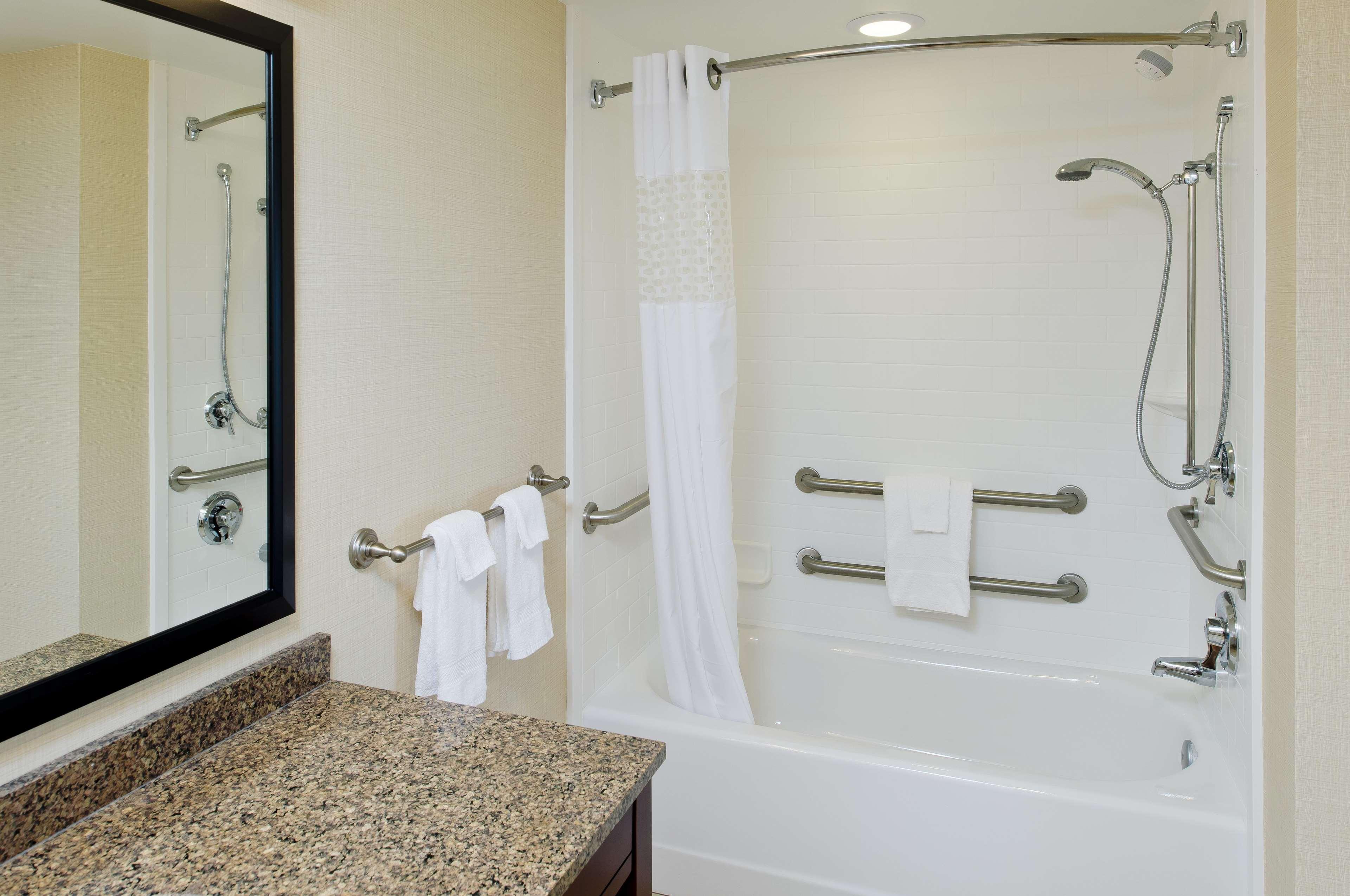 Hotel Hampton & Ocean Bayfront-convention Center 3*