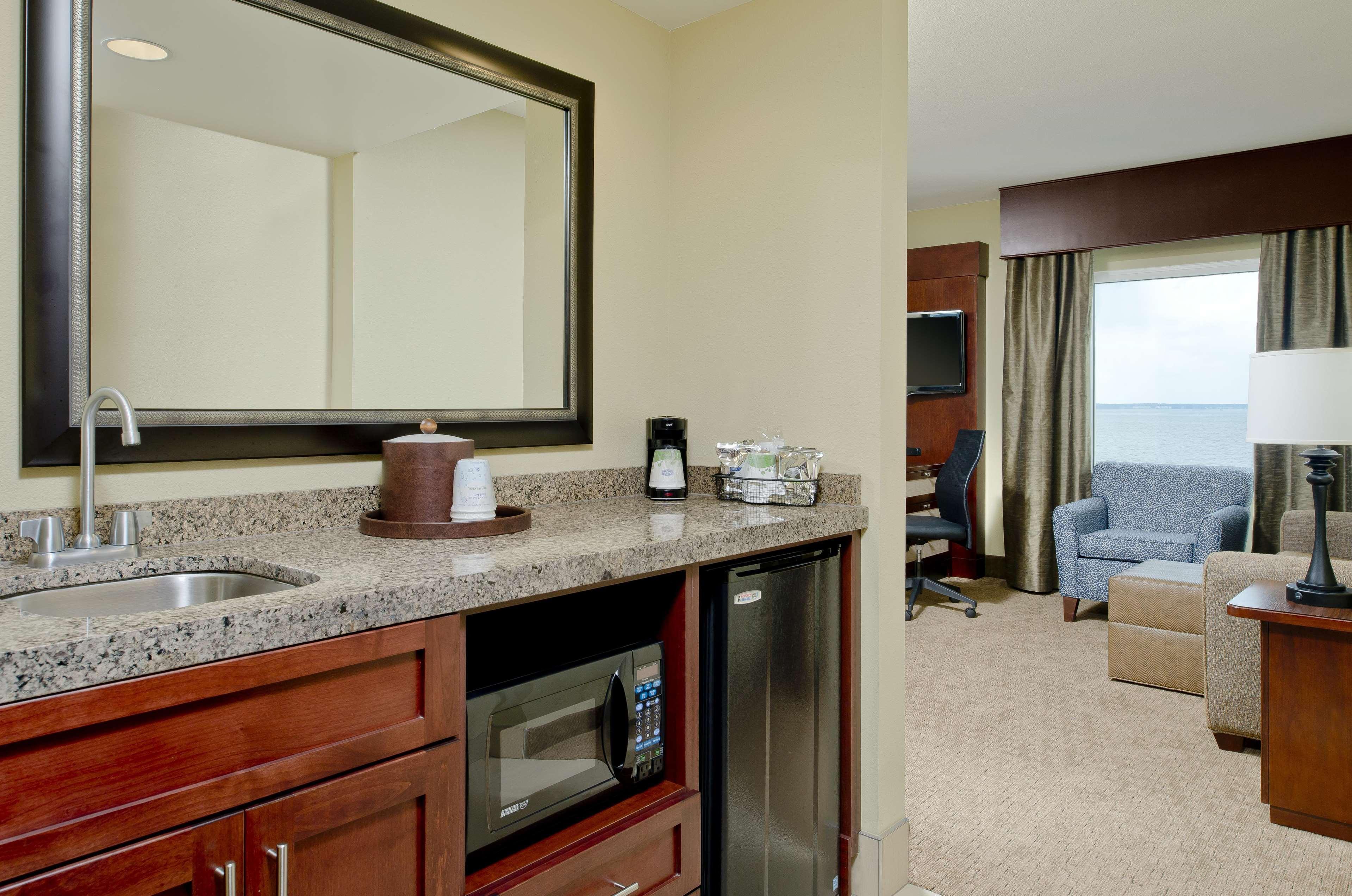 Hampton & Ocean Bayfront-convention Center Hotel